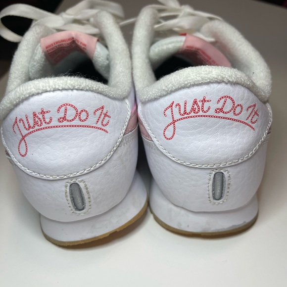 Nike retro sneakers! - Picture 3 of 3